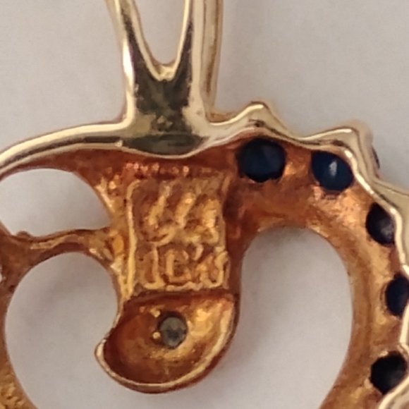 Gold Charm - Picture 4 of 4